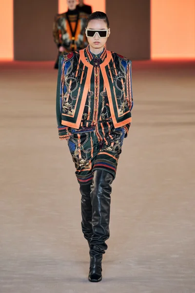 Look 25